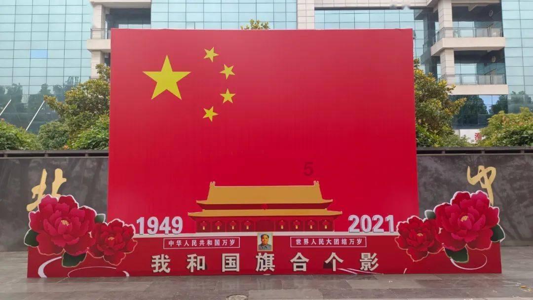 谁知道这壁纸在哪找？游戏画面